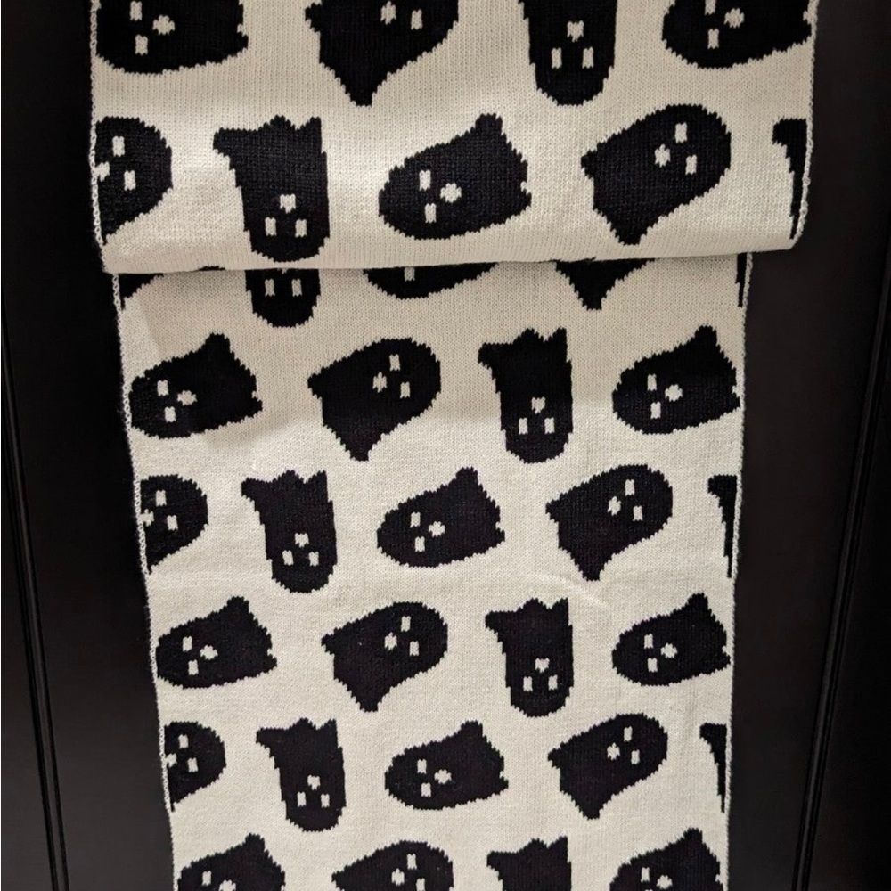 Storehouse ghost table runner - Picture 2 of 2